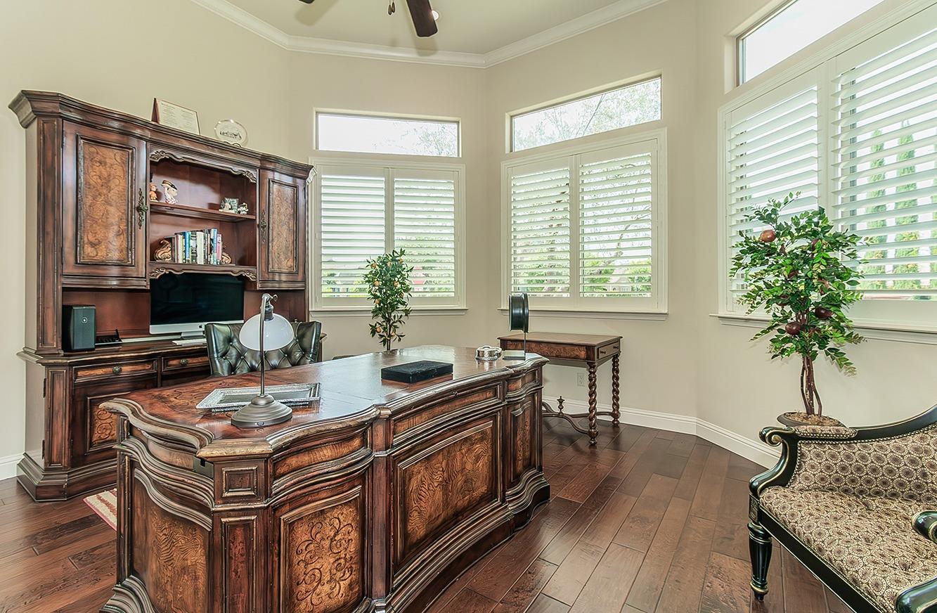 1807 North Rector Avenue Clovis, CA 93619 - Photo 25 of 55 a table room with chair and a flat screen tv