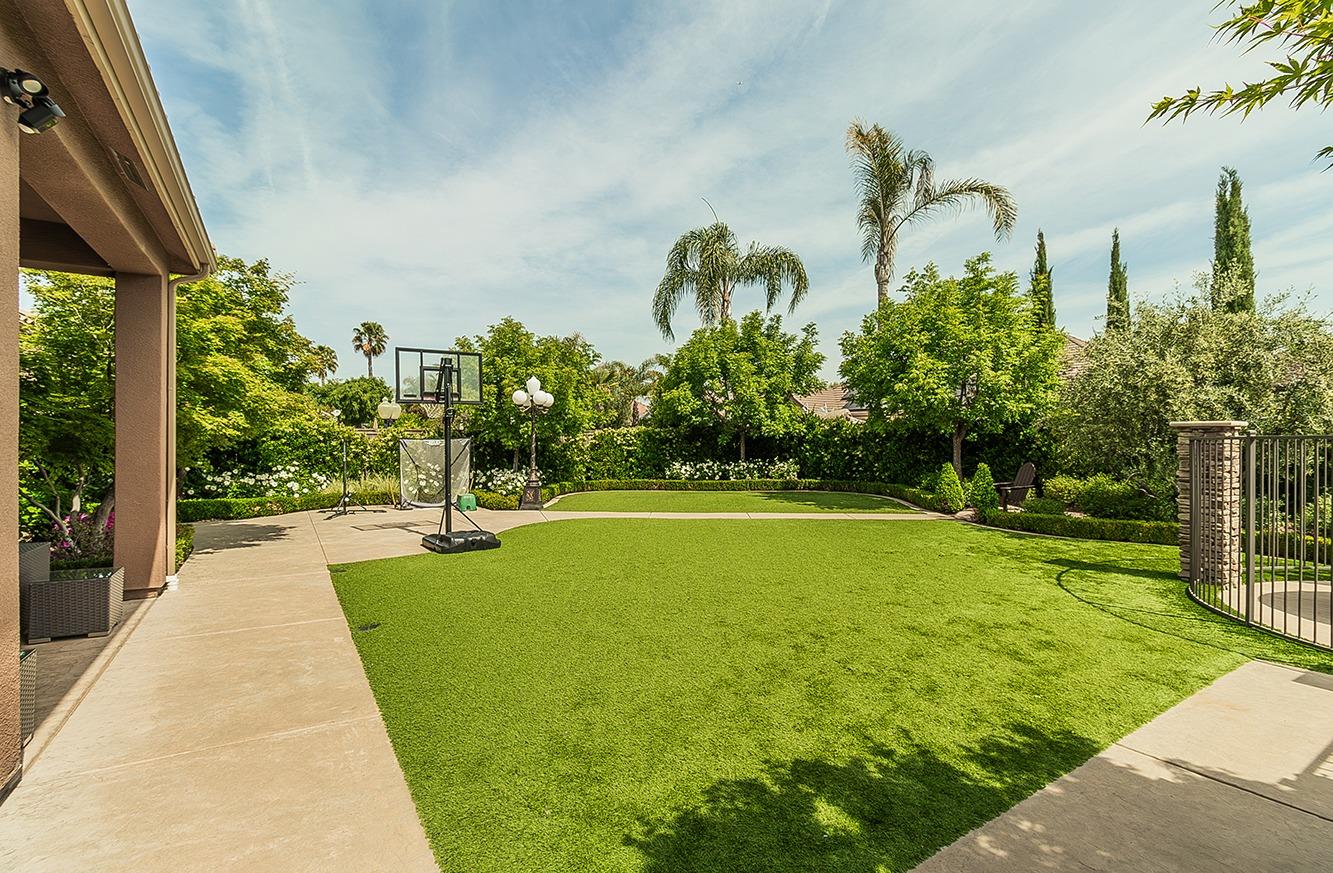 1807 North Rector Avenue Clovis, CA 93619 - Photo 34 of 55 a swimming pool with outdoor seating and garden