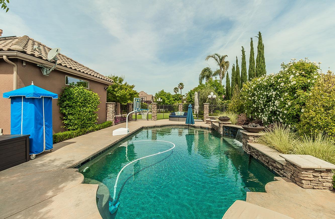 1807 North Rector Avenue Clovis, CA 93619 - Photo 39 of 55 a view of a swimming pool with a patio and a yard