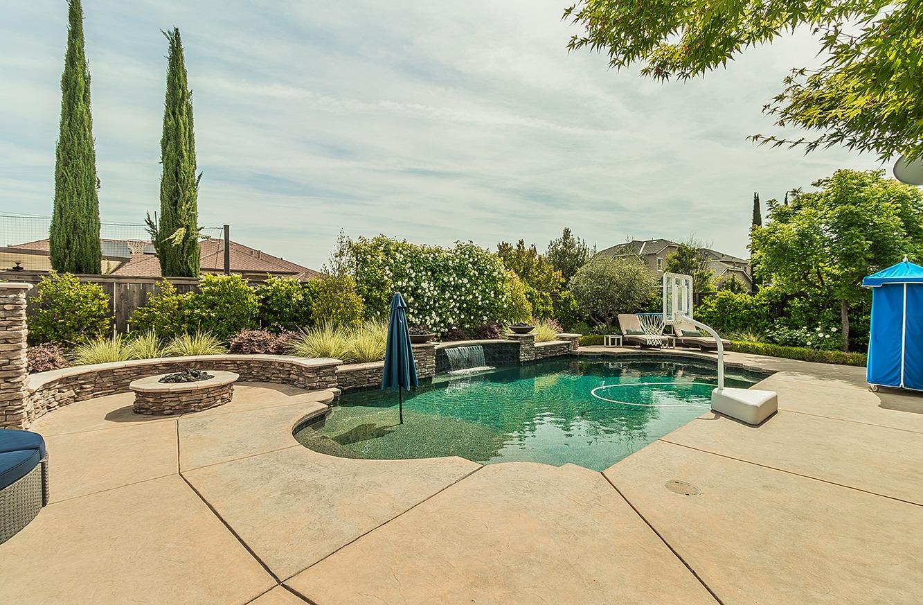 1807 North Rector Avenue Clovis, CA 93619 - Photo 4 of 55 a view of a lake with a patio