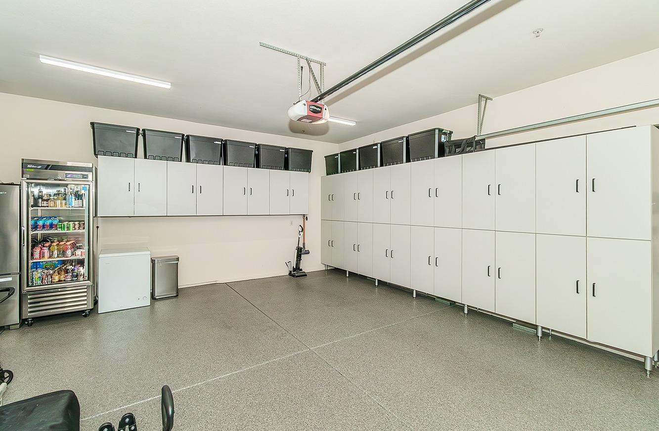 1807 North Rector Avenue Clovis, CA 93619 - Photo 44 of 55 a view of a garage