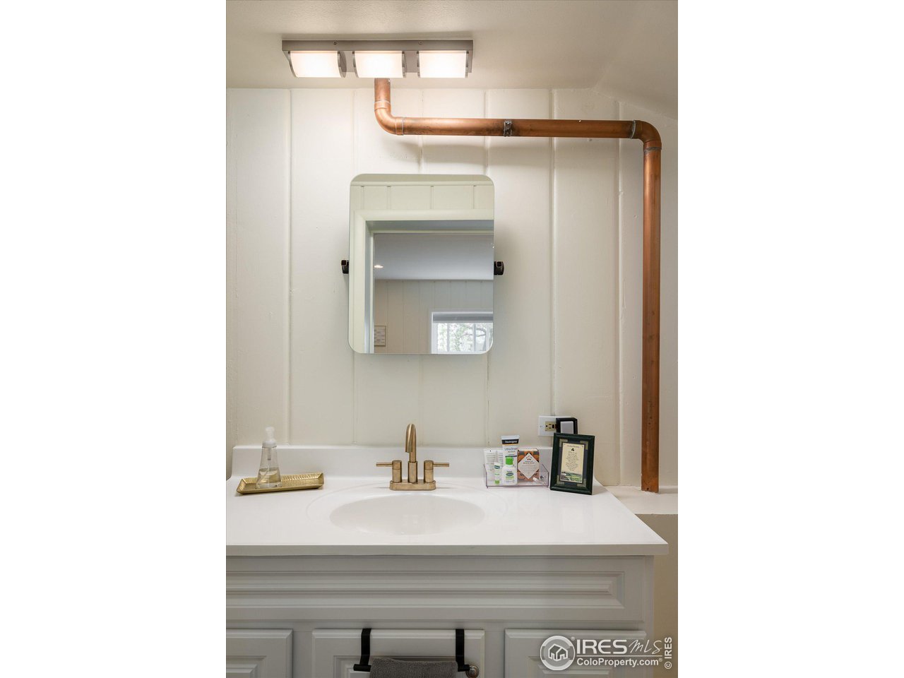 2855 4th Street Boulder, CO 80304 - Photo 20 of 37 a bathroom with a sink and a mirror