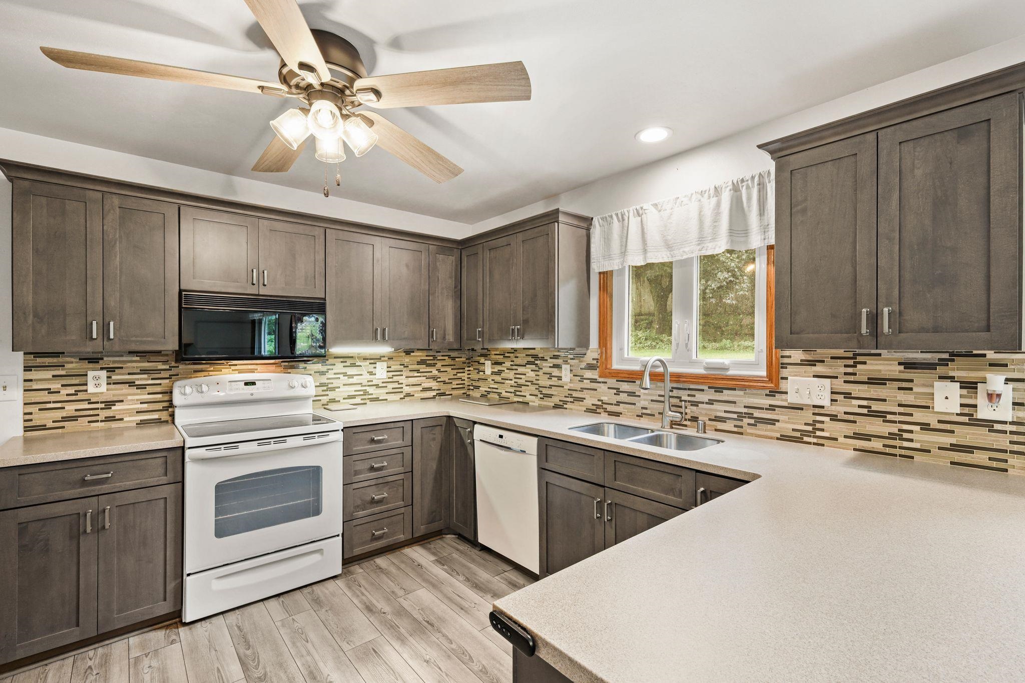 3702 Spring Hill Court Middleton, WI 53562 - Photo 11 of 51