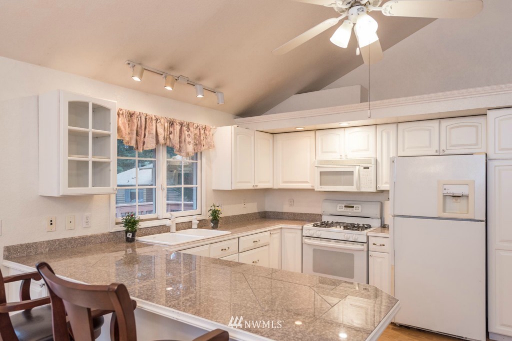 2828 168th Street Southeast Bothell, WA 98012 - Photo 4 of 22