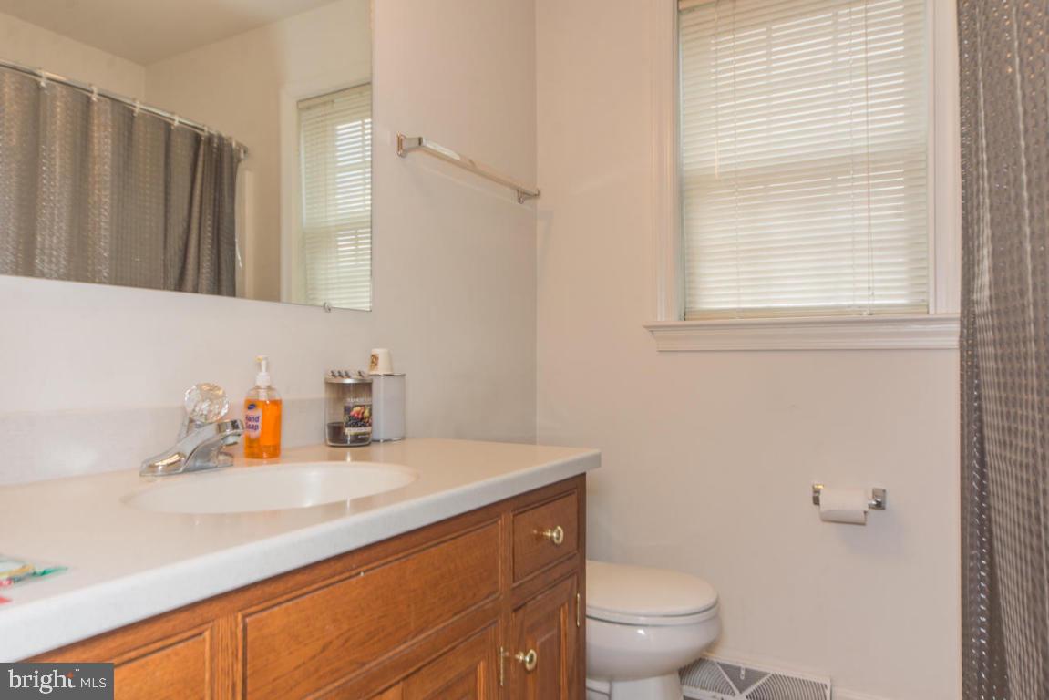 1229 Grofftown Road Lancaster, PA 17602 - Photo 7 of 25 Gallery Image 7
