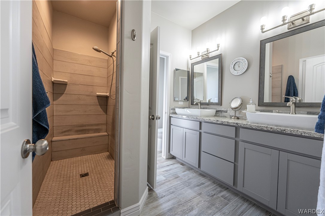 3550 North Kenneth Road Kingman, AZ 86409 - Photo 19 of 41 a bathroom with a double vanity sink and a mirror