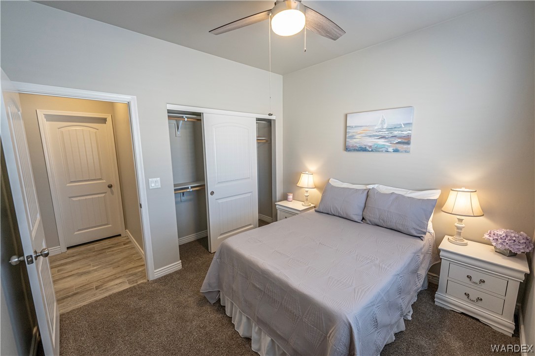 3550 North Kenneth Road Kingman, AZ 86409 - Photo 21 of 41 a spacious bedroom with a bed and a chandelier
