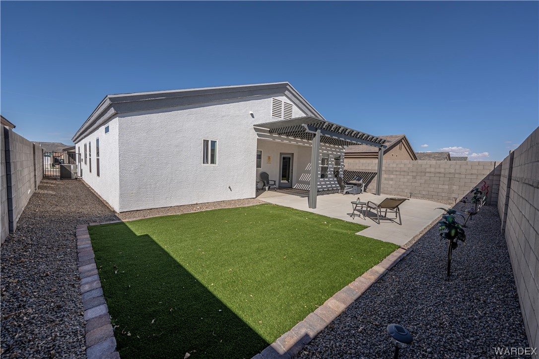 3550 North Kenneth Road Kingman, AZ 86409 - Photo 31 of 41 a backyard of a house with table and chairs