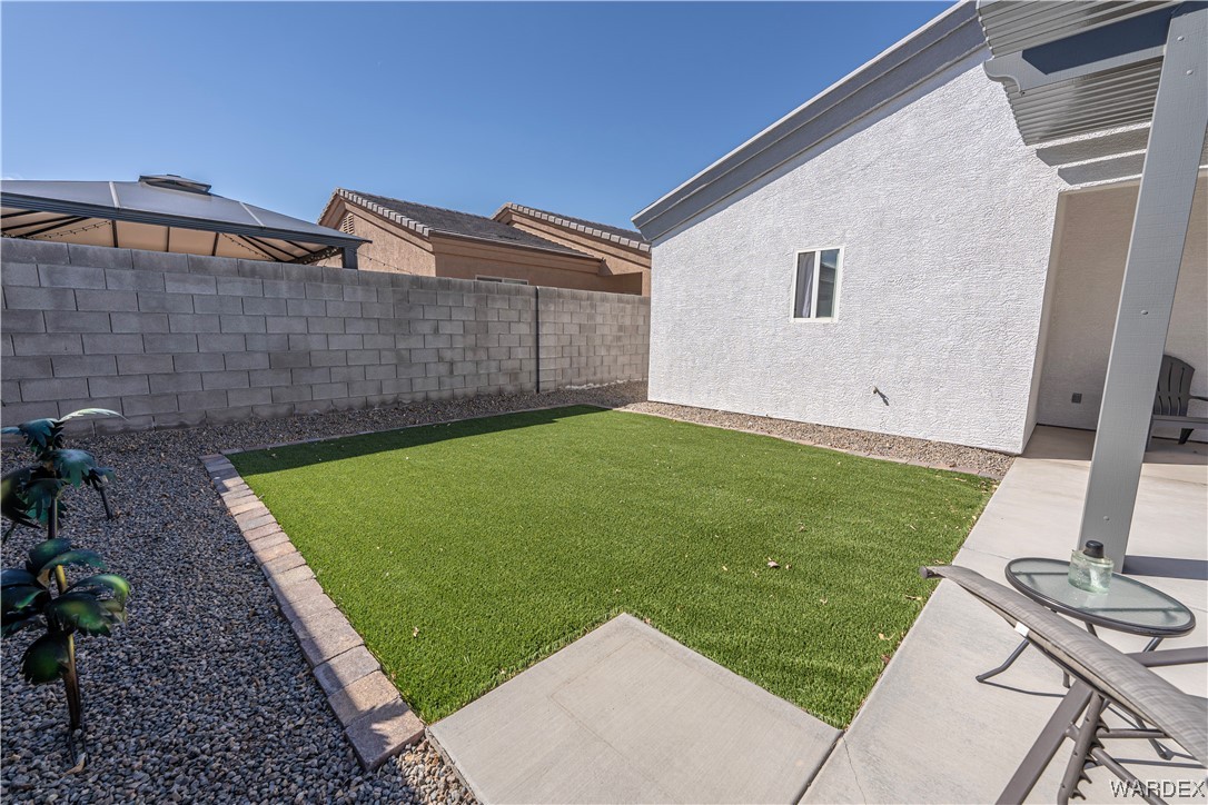 3550 North Kenneth Road Kingman, AZ 86409 - Photo 33 of 41 a view of a backyard with a area
