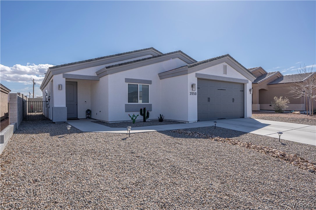 3550 North Kenneth Road Kingman, AZ 86409 - Photo 4 of 41 a view of a house with a yard