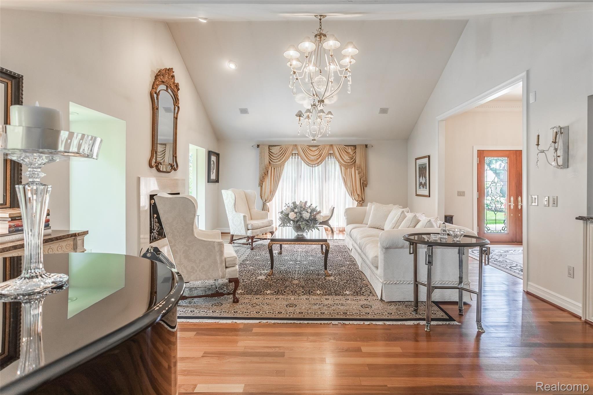 56 Vaughan-Ridge Road Bloomfield Hills, MI 48304 - Photo 9 of 41 Living Room
