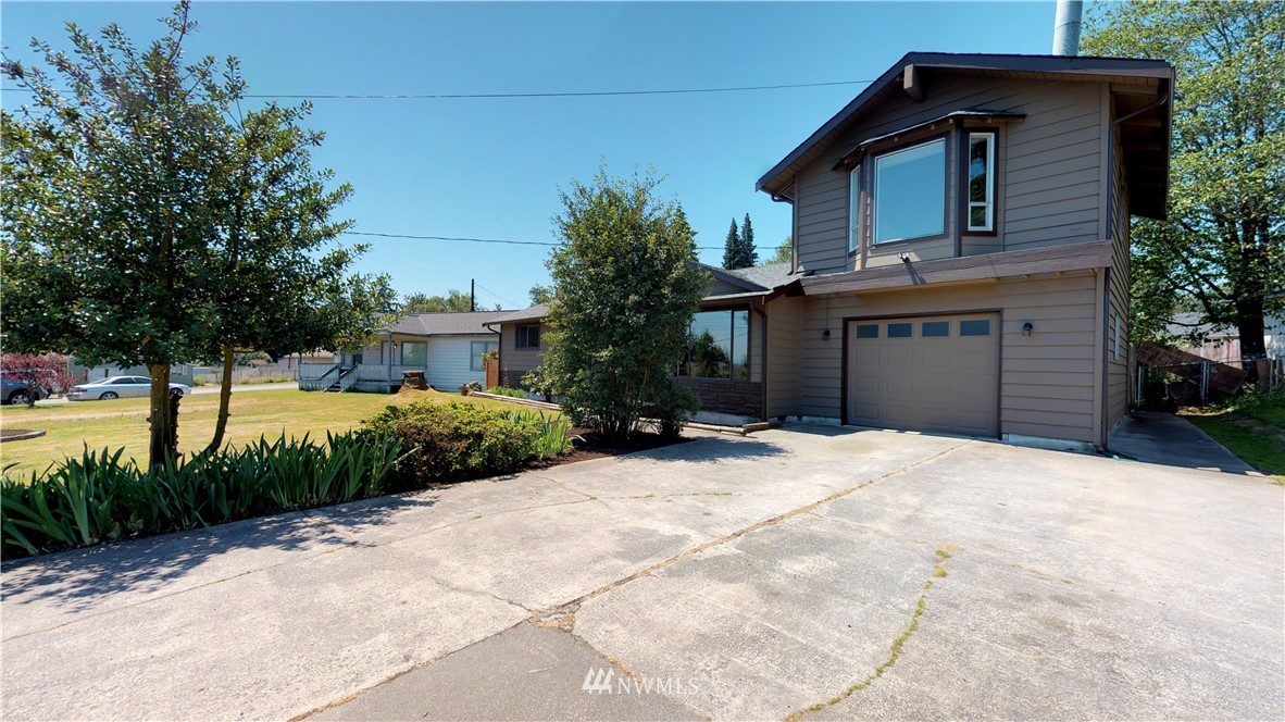 11632 Center Road Everett, WA 98204 - Photo 2 of 22
