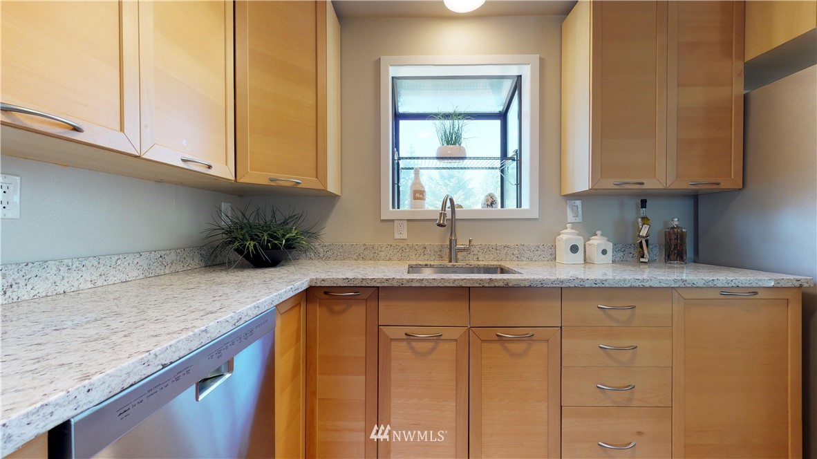 11632 Center Road Everett, WA 98204 - Photo 4 of 22