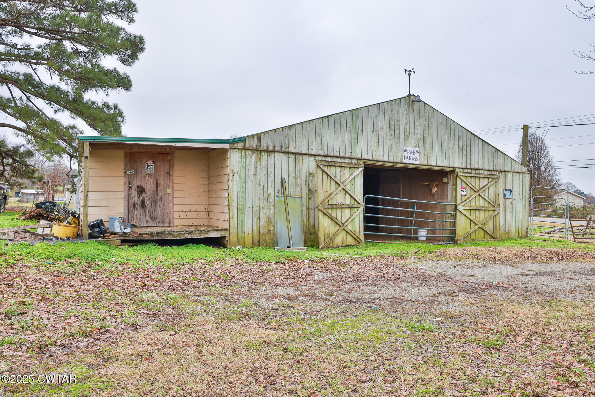 4532 Old State Rte 22 Gleason, TN 38229 - Photo 23 of 34 a yellow house sitting in middle of forest