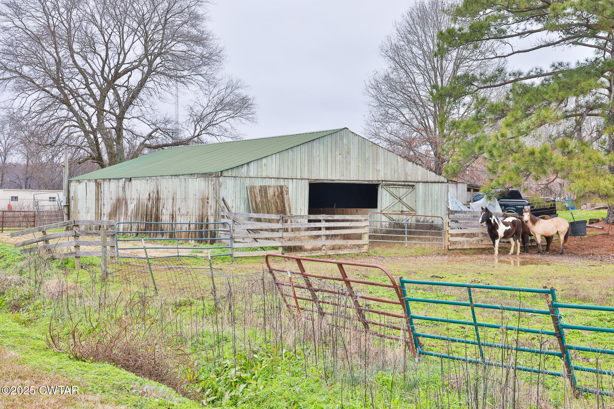 4532 Old State Rte 22 Gleason, TN 38229 - Photo 24 of 34 a view of a swimming pool with a patio