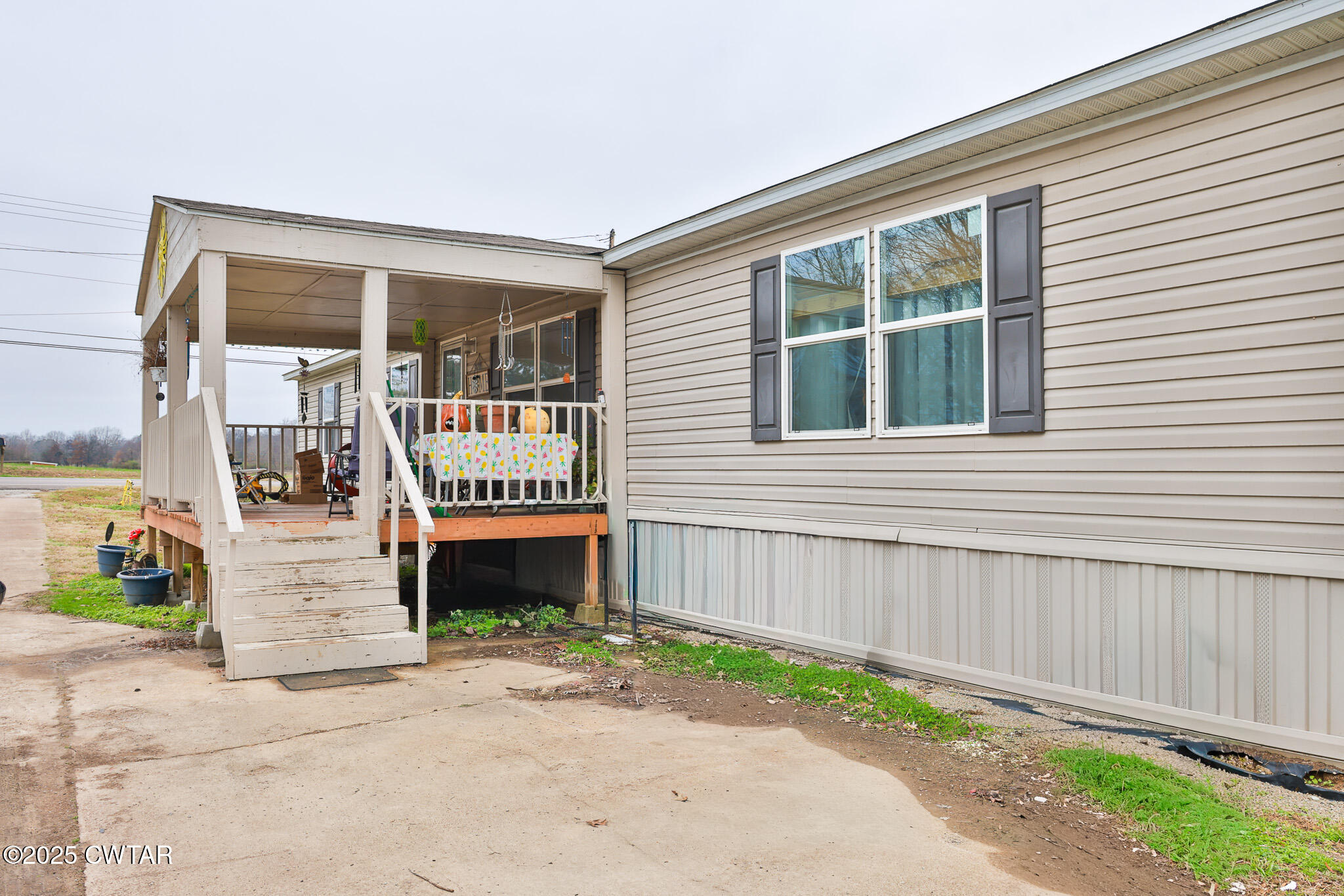 4532 Old State Rte 22 Gleason, TN 38229 - Photo 3 of 34 a front view of a house with a yard and garage