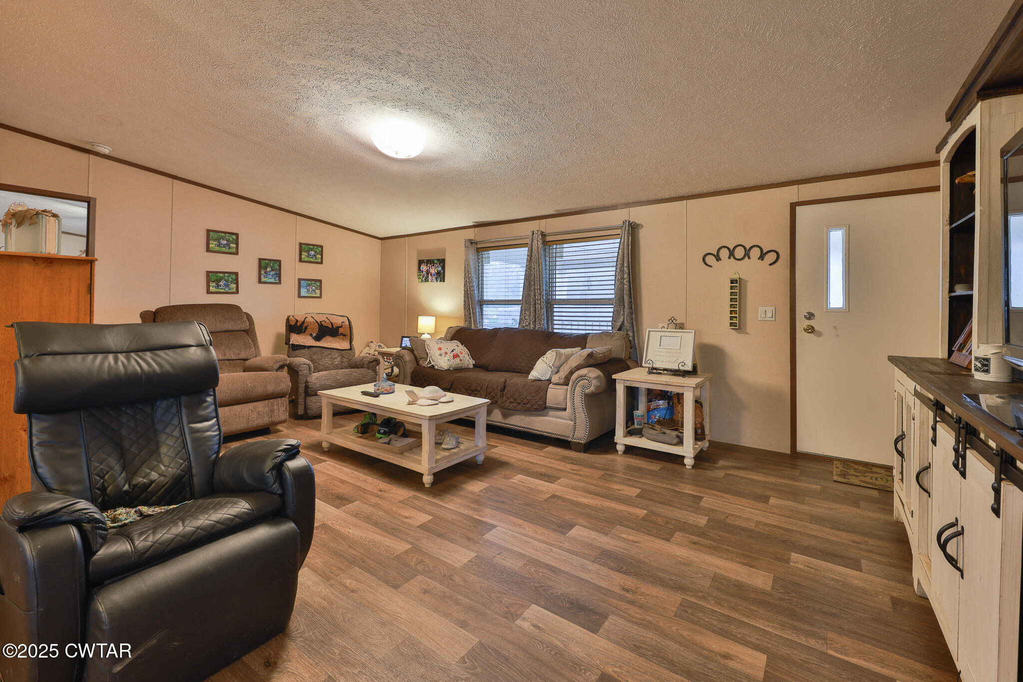 4532 Old State Rte 22 Gleason, TN 38229 - Photo 9 of 34 a living room with furniture a window and a flat screen tv
