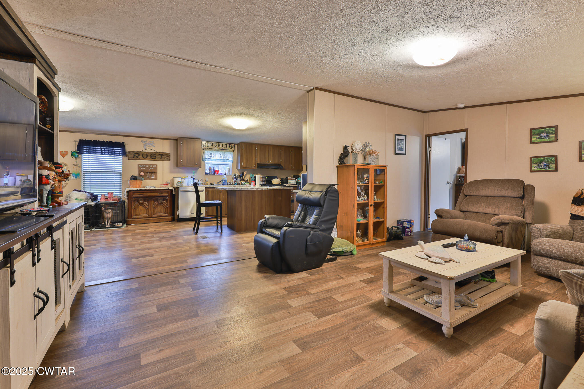 4532 Old State Rte 22 Gleason, TN 38229 - Photo 10 of 34 a living room with furniture and a flat screen tv