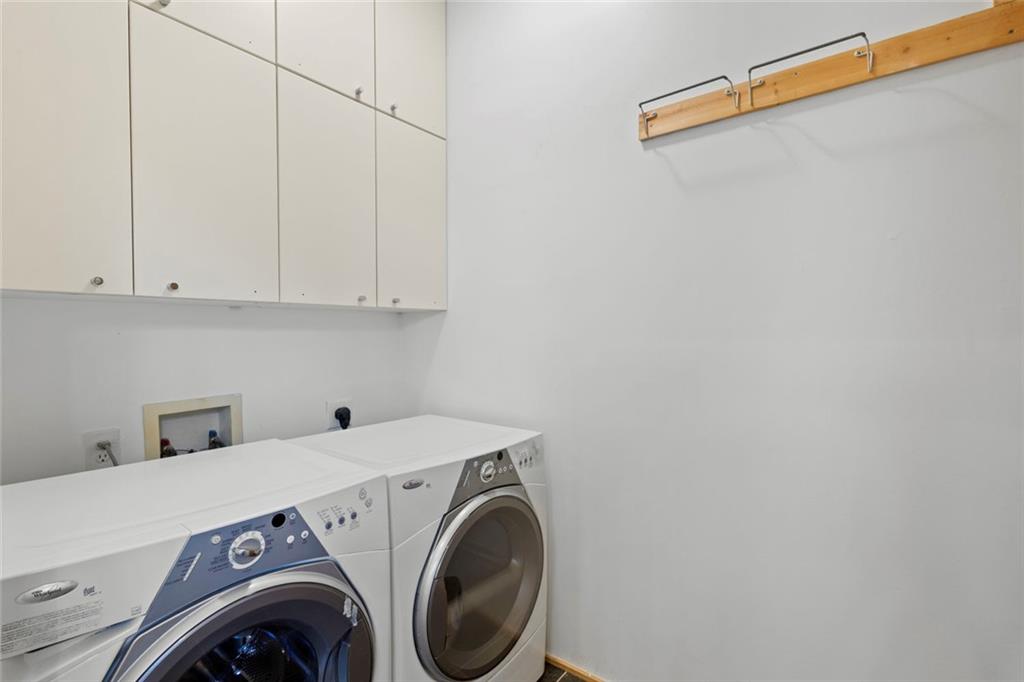 935 Custer Avenue Southeast Atlanta, GA 30316 - Photo 22 of 24 a utility room with dryer and washer