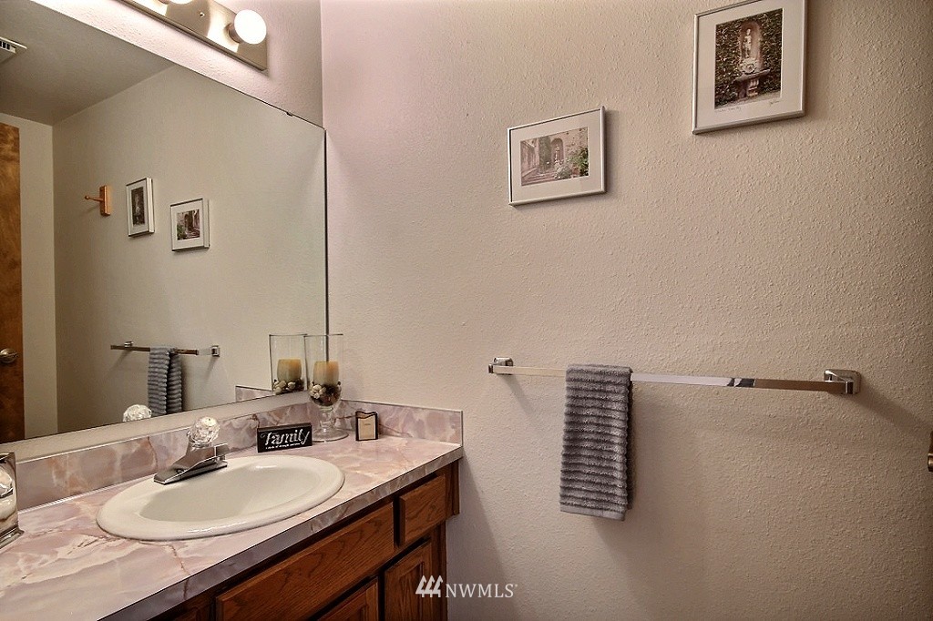 14132 150th Place Southeast Renton, WA 98059 - Photo 11 of 25 Gallery Image 11
