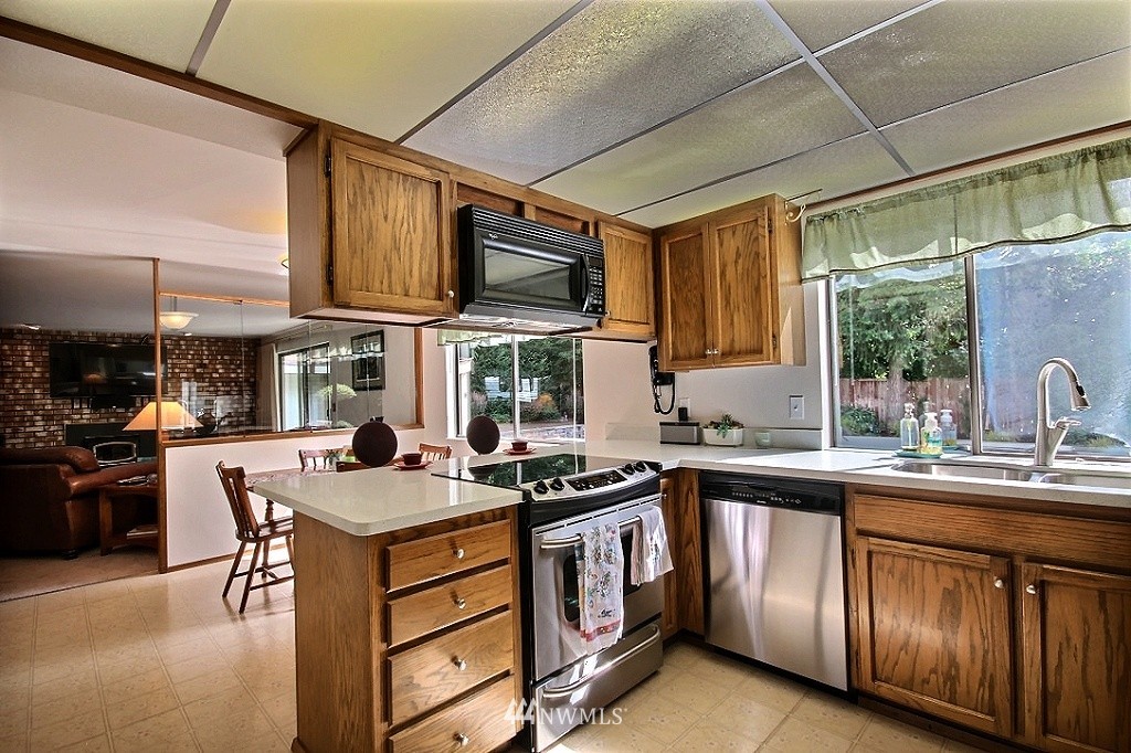 14132 150th Place Southeast Renton, WA 98059 - Photo 5 of 25 Gallery Image 5