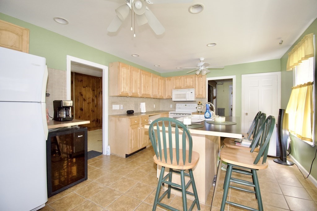 1427 Worcester Street Springfield, MA 01151 - Photo 13 of 30