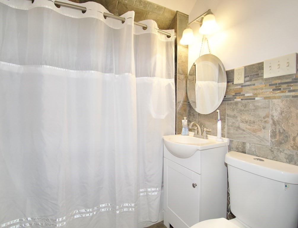 1427 Worcester Street Springfield, MA 01151 - Photo 18 of 30