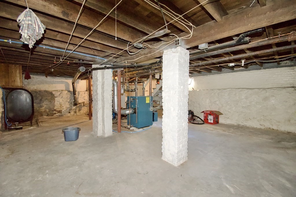 1427 Worcester Street Springfield, MA 01151 - Photo 28 of 30