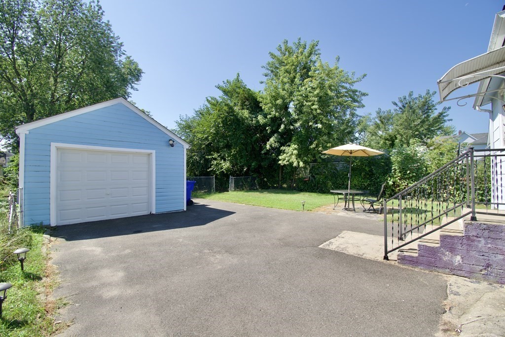 1427 Worcester Street Springfield, MA 01151 - Photo 4 of 30