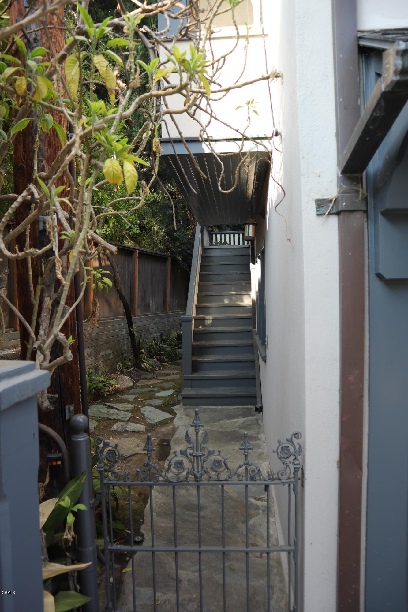 1015 Prospect Boulevard Pasadena, CA 91103 - Photo 4 of 39 IMG_1542