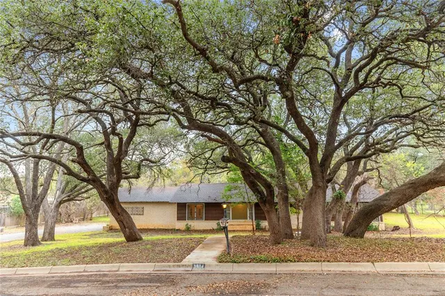 $249,000 | 3904 Oakdale Drive, Brownwood, TX 76801