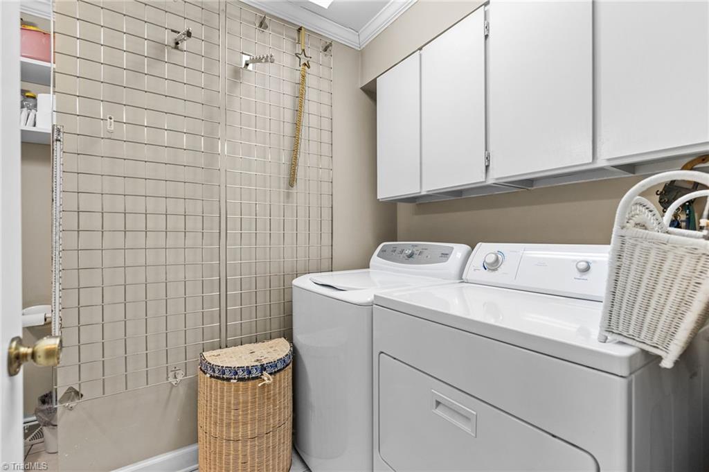 1101 Gatehouse Road High Point, NC 27262 - Photo 15 of 26 Main level laundry and mudroom!