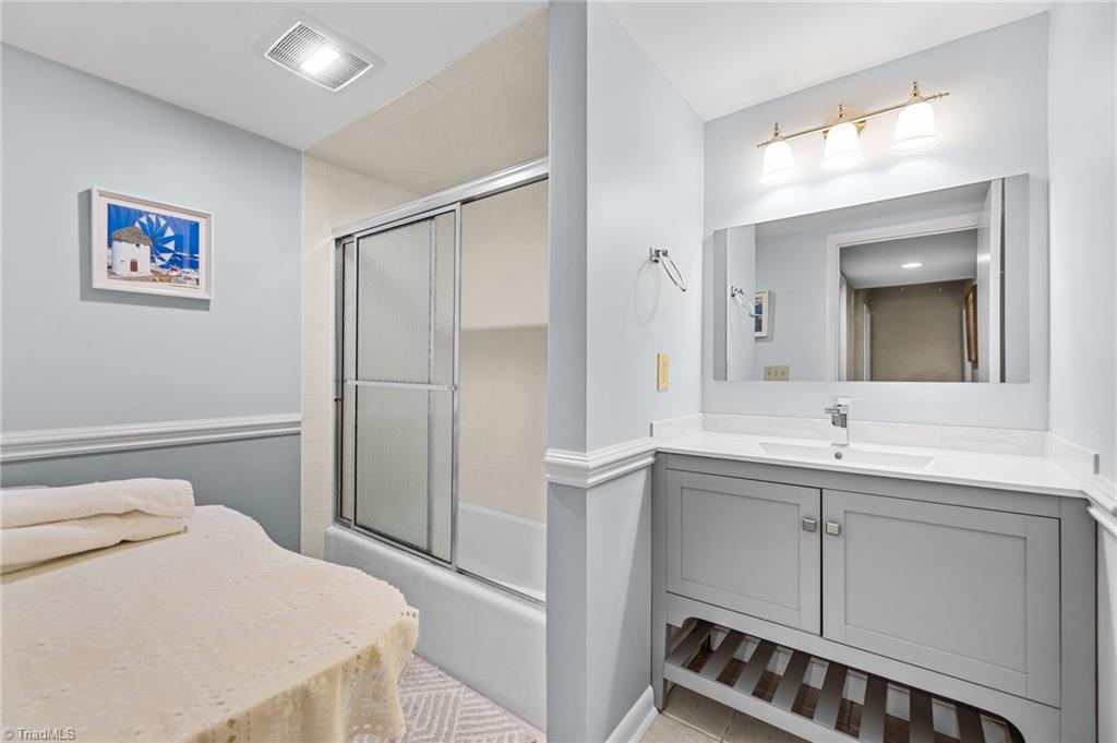 1101 Gatehouse Road High Point, NC 27262 - Photo 24 of 26 Basement full bathroom.