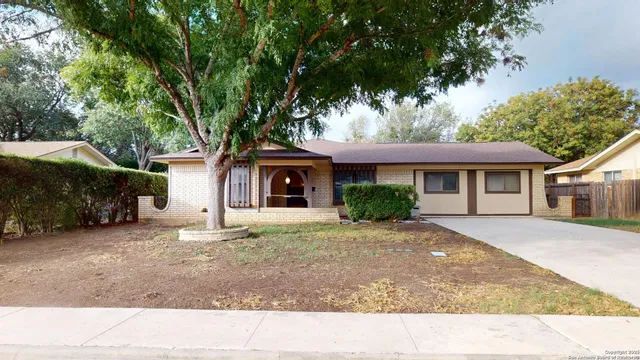 $239,000 | 128 Cloverleaf Drive, Schertz, TX 78154