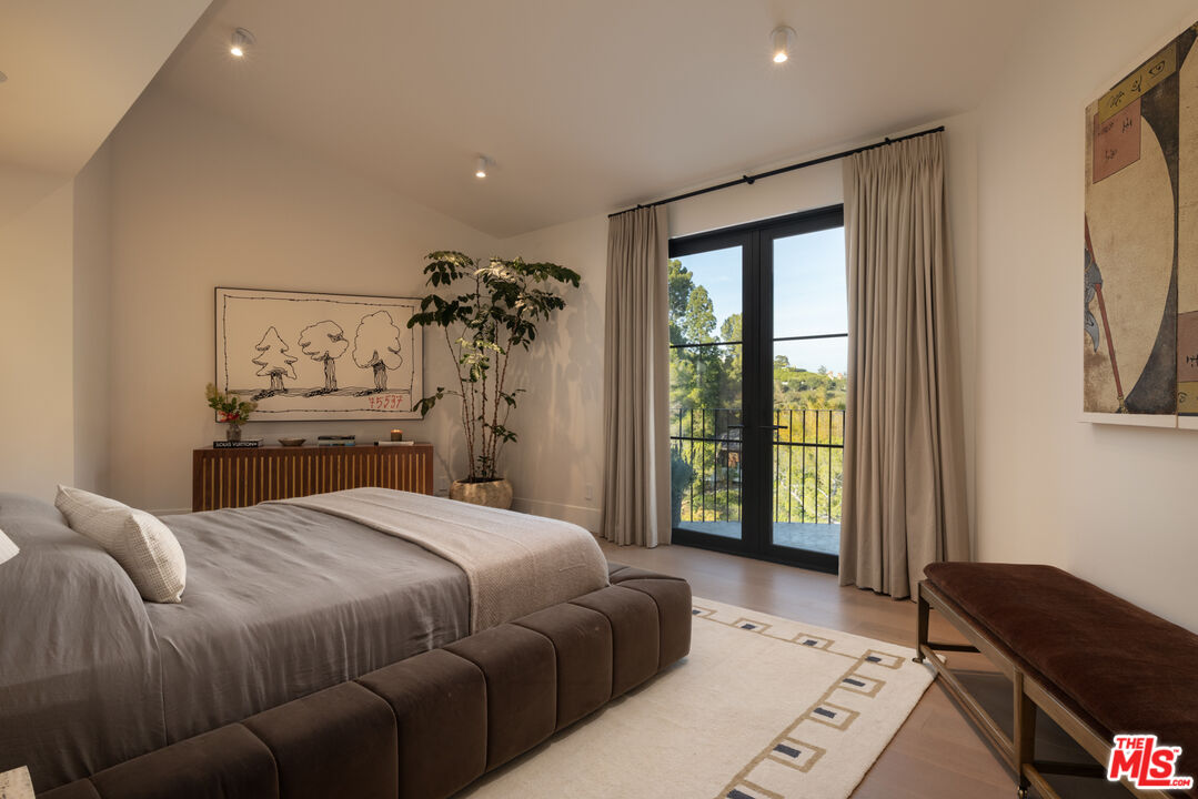 1122 La Altura Road Beverly Hills, CA 90210 - Photo 32 of 44
