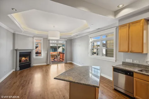 $525,000 | 3755 North Wilton Avenue, Unit 3SE, Chicago, IL 60613