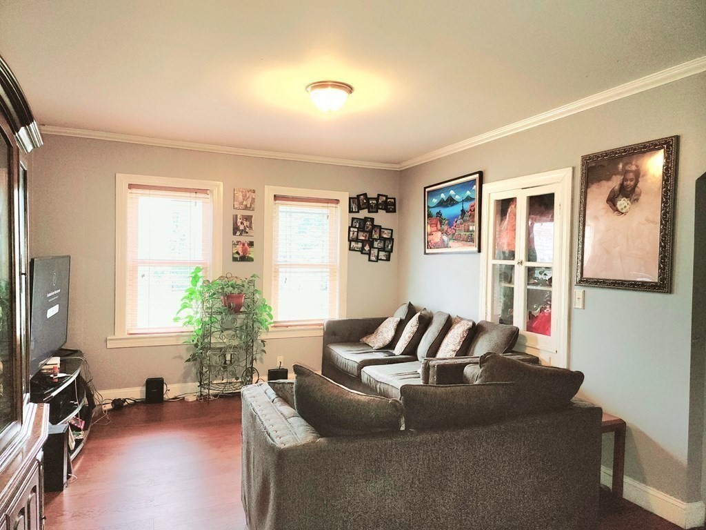 32 Middlesex Avenue Worcester, MA 01604 - Photo 4 of 9