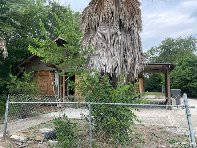 a view of a house with a small yard
