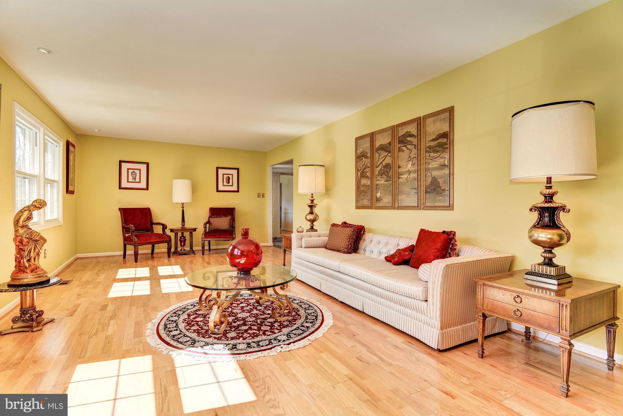 3009 Birchtree Lane Silver Spring, MD 20906 - Photo 6 of 26 Living Room