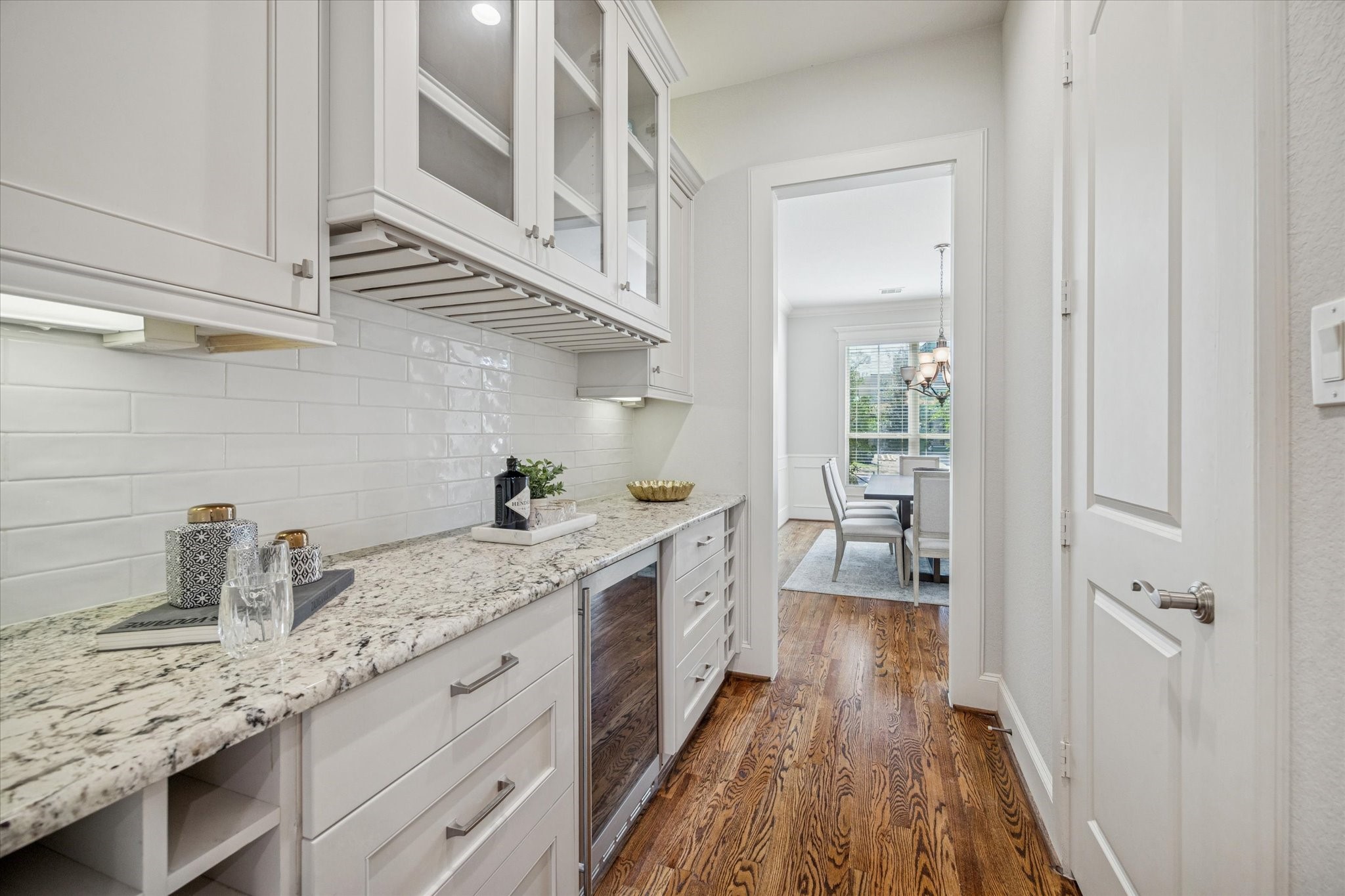 1802 Wakefield Drive Houston, TX 77018 - Photo 11 of 47 Well-appointed butler’s pantry offering additional prep space, cabinetry, storage and seamless support for entertaining.