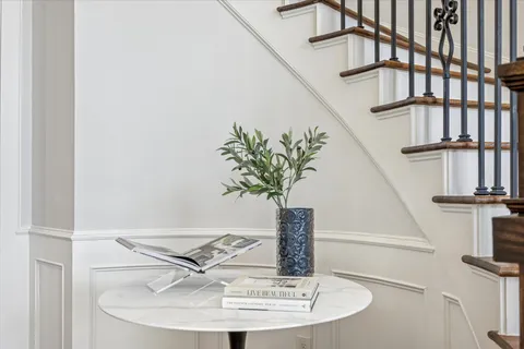 $1,200,000 | 1802 Wakefield Drive, Houston, TX 77018