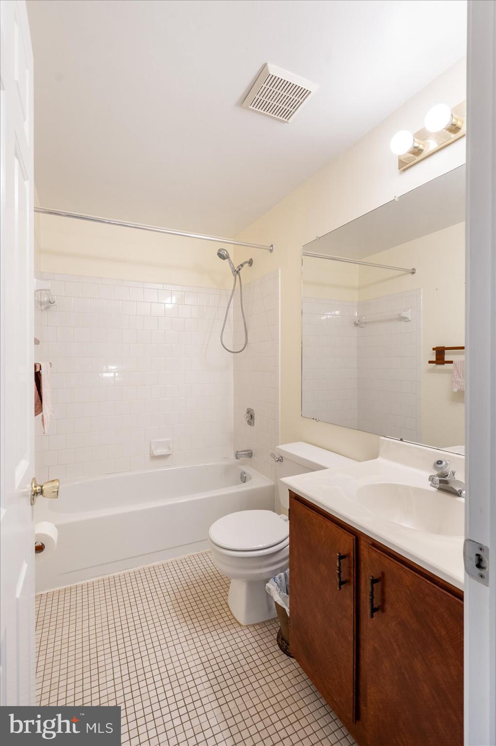 8527 Rhuddlan Road Nottingham, MD 21236 - Photo 27 of 39 Full Bath - Upper Level