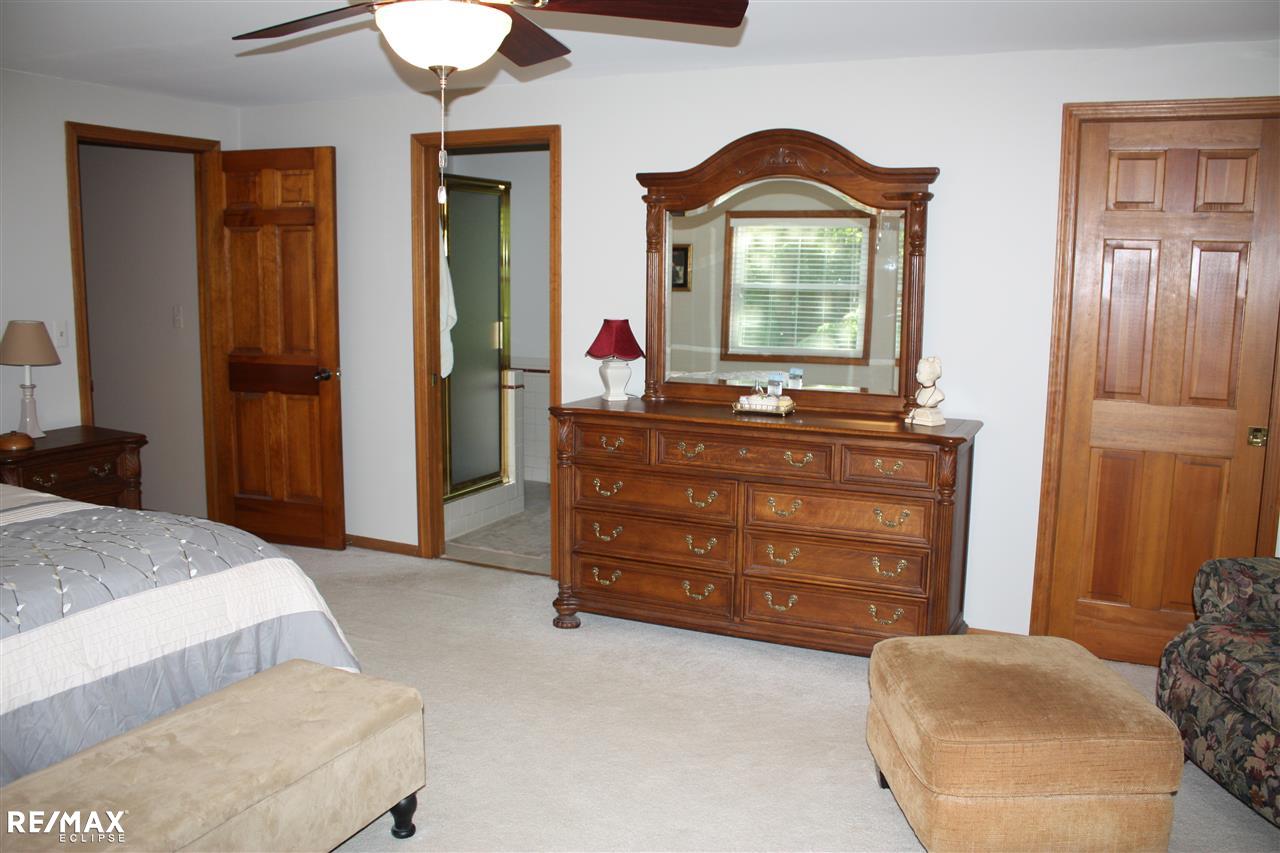 31698 Hayes Road Fraser, MI 48026 - Photo 28 of 37 31297935-27.JPG