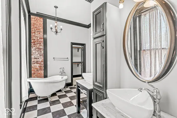 $3,999 | 331 North East Street, Indianapolis, IN 46202