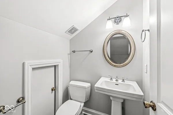 $3,999 | 331 North East Street, Indianapolis, IN 46202