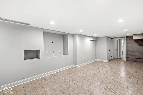 $3,999 | 331 North East Street, Indianapolis, IN 46202