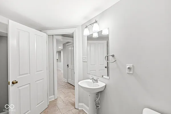 $3,999 | 331 North East Street, Indianapolis, IN 46202