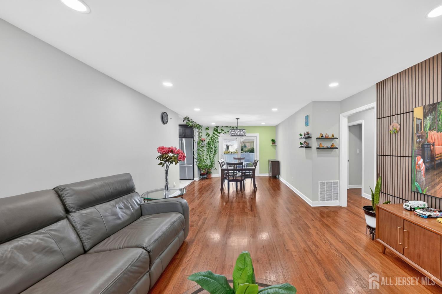 59 Eden Avenue Edison, NJ 08817 - Photo 11 of 45