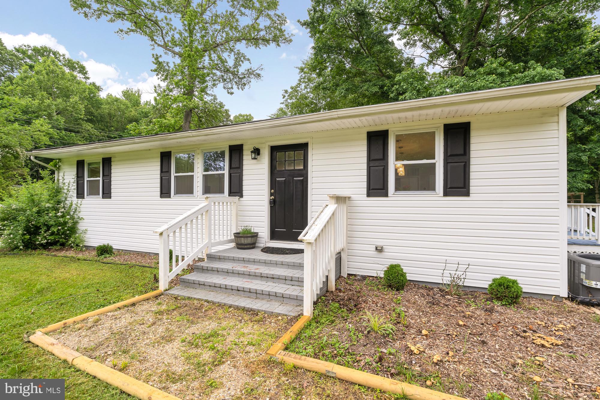 7625 Billingsley Road White Plains, MD 20695 - Photo 2 of 27