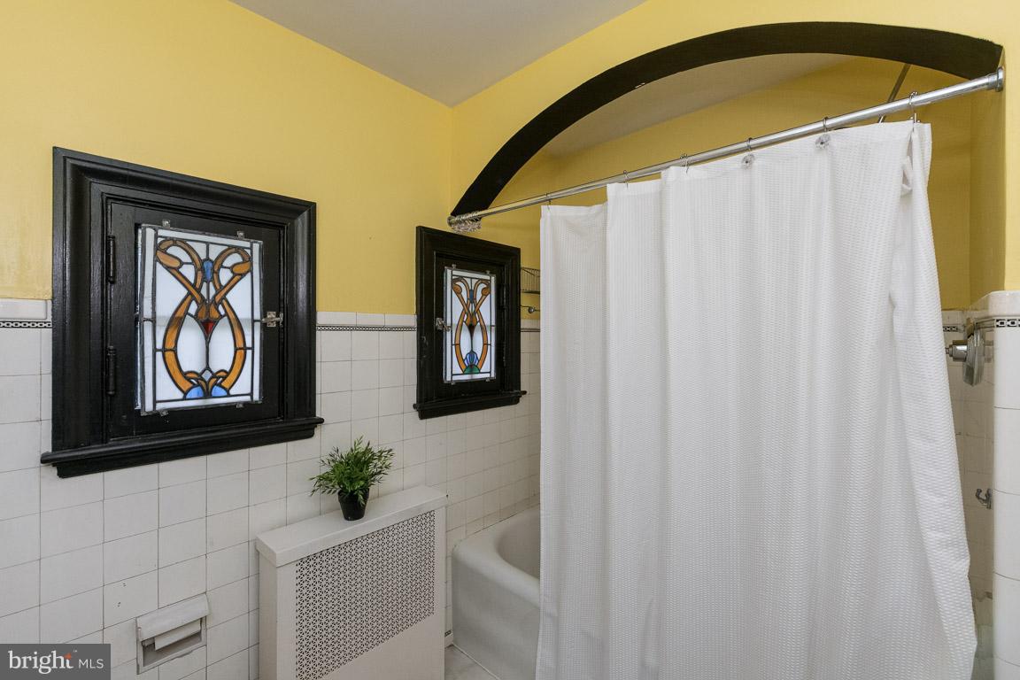 332 Suffolk Road Baltimore, MD 21218 - Photo 19 of 29 Lovely vintage bath.